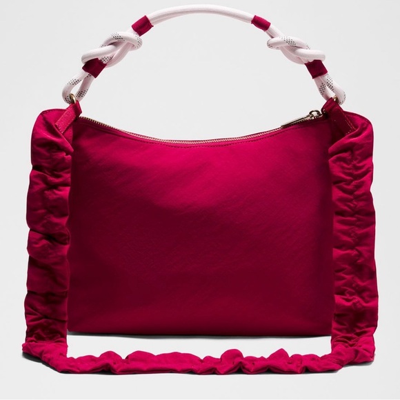 Lululemon Convertible Ruched Crossbody
Bag 6.5L berry rumble - Picture 2 of 6